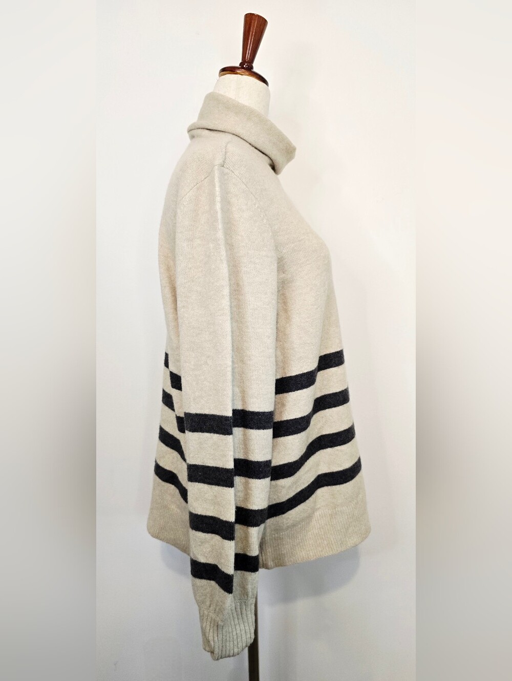 Michael Kors Striped Turtleneck Sweater Quiet Luxury Coastal Chic Academic - Picture 7 of 8